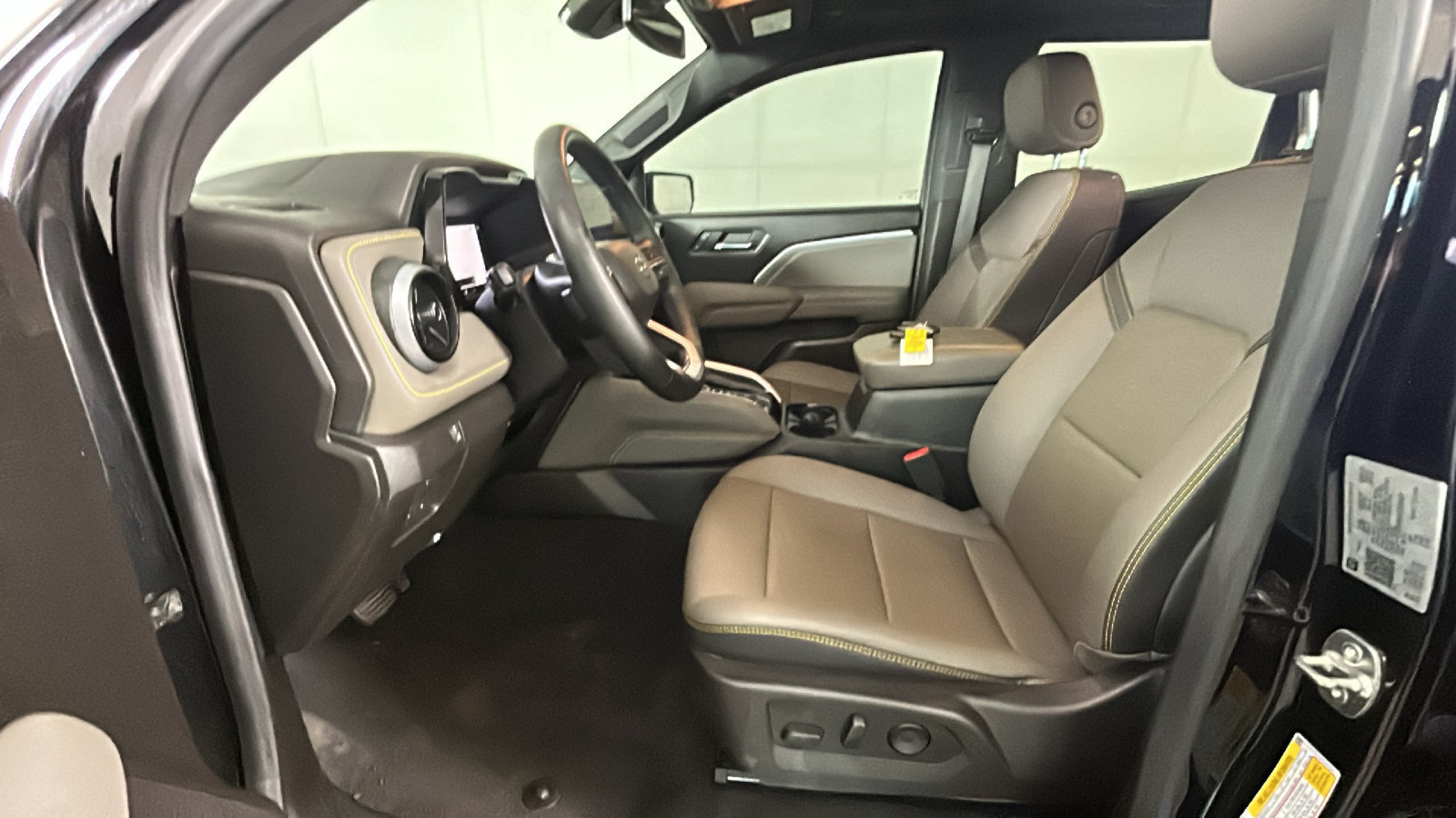 Used 2024 Chevrolet Colorado ZR2 w/ ZR2 Convenience Package III AWD/4WD image 13