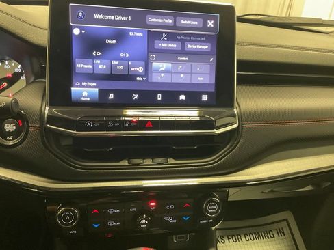 Used 2022 Jeep Compass Trailhawk w/ Trailhawk Convenience Group AWD/4WD image 8