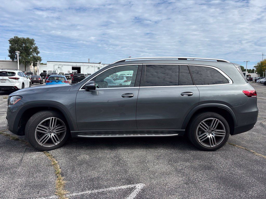 Used 2022 Mercedes-Benz GLS 450 4MATIC image 3
