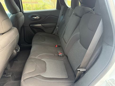 Used 2020 Jeep Cherokee Latitude image 23