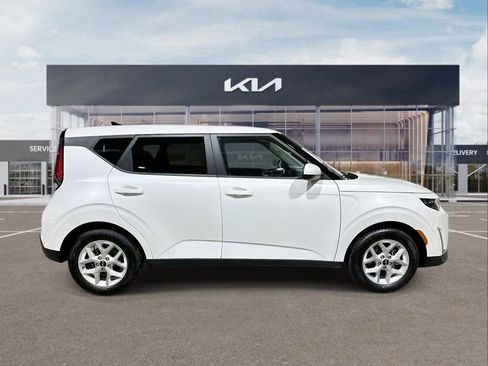 Used 2024 Kia Soul LX w/ Option Group 015 image 9