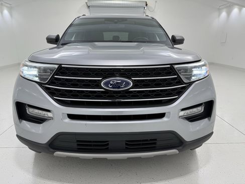 Used 2020 Ford Explorer XLT w/ Equipment Group 202A image 2