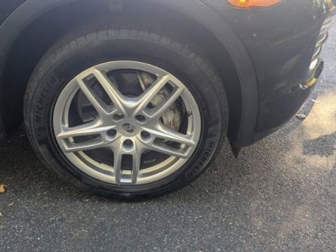 Used 2014 Porsche Cayenne Platinum Edition image 11