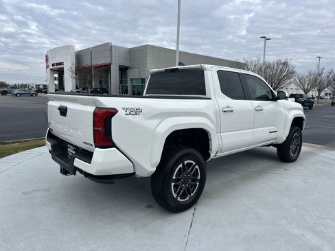 Certified 2025 Toyota Tacoma TRD Off-Road image 10