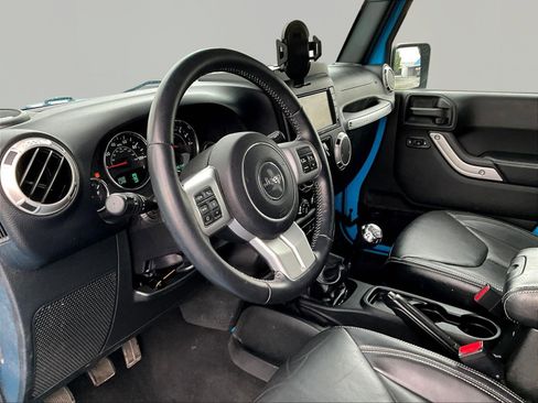 Used 2017 Jeep Wrangler Unlimited Sahara w/ Quick Order Package 23E Chief AWD/4WD image 16