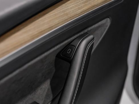 Used 2023 Tesla Model Y Long Range image 35