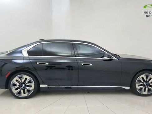 Used 2023 BMW i7 xDrive60 AWD/4WD image 6