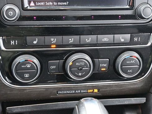 Used 2018 Volkswagen Passat 2.0T SE image 23