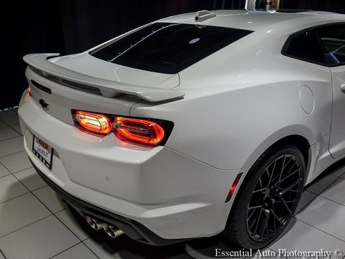 Certified 2023 Chevrolet Camaro SS RWD image 9