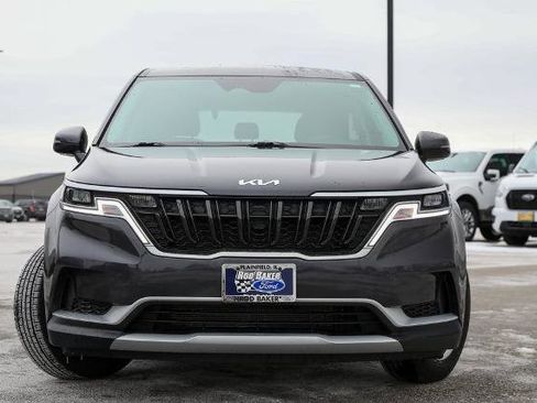 Used 2024 Kia Carnival LX image 2