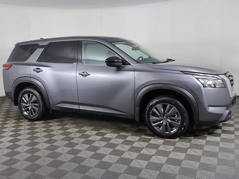 Used 2024 Nissan Pathfinder S image 17