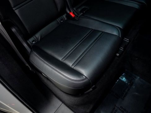 Used 2022 Porsche Cayenne S Platinum image 33