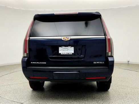 Used 2019 Cadillac Escalade Premium Luxury AWD/4WD image 6