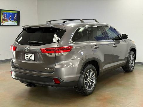 Used 2019 Toyota Highlander XLE AWD/4WD image 7