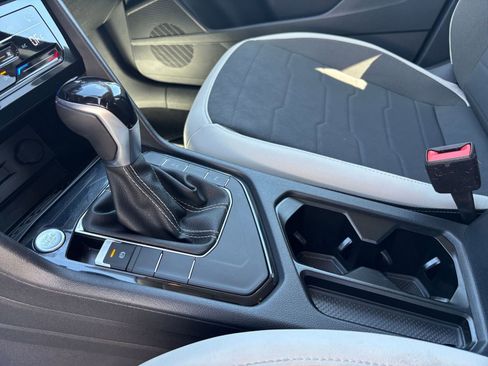 Used 2025 Volkswagen Taos SE image 42