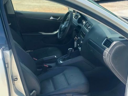 Used 2012 Volkswagen Jetta SE FWD image 33