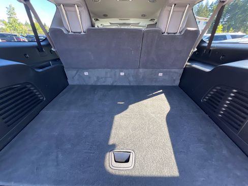 Used 2020 Chevrolet Suburban LT w/ Luxury Package image 27