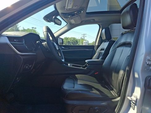 Used 2023 Jeep Grand Cherokee L Limited AWD/4WD image 14