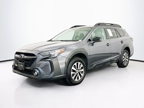 Used 2025 Subaru Outback Premium image 3