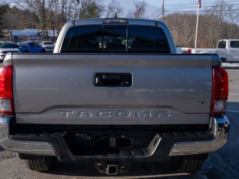 Used 2017 Toyota Tacoma TRD Sport image 5