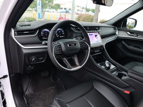 New 2025 Jeep Grand Cherokee Limited image 10