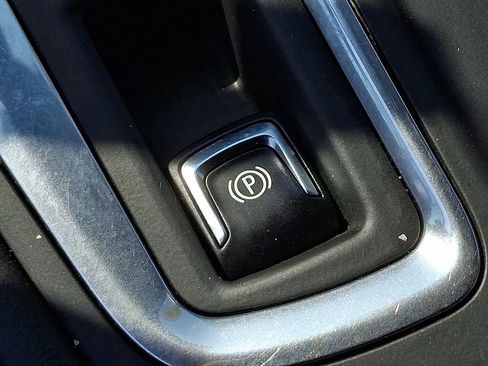 Used 2018 Chevrolet Equinox LT image 25