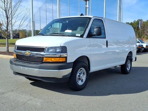 New 2025 Chevrolet Express 2500 Work Van w/ Driver Convenience Package image 36