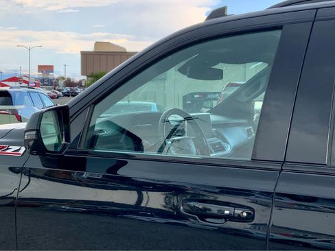 Used 2023 Chevrolet Tahoe Z71 w/ Off-Road Capability Package image 14