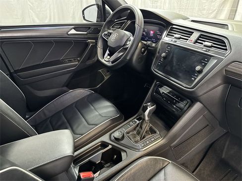Used 2024 Volkswagen Tiguan SEL R-Line image 28
