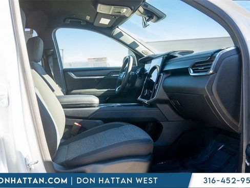 Used 2025 GMC Acadia Elevation image 28