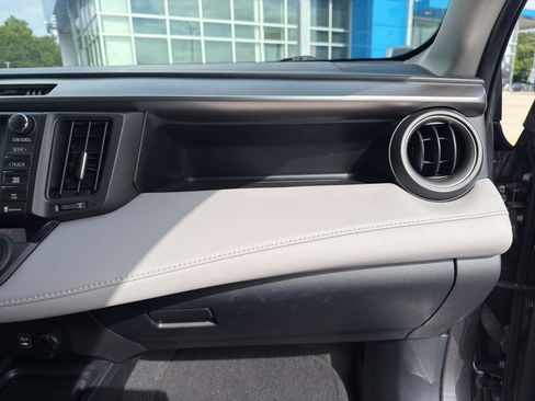 Used 2017 Toyota RAV4 XLE FWD image 33
