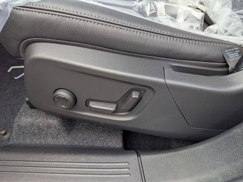 New 2026 Volvo XC40 B5 Plus w/ Protection Package Premier image 9