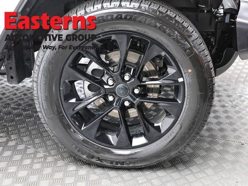 Used 2025 Jeep Wrangler Unlimited Sahara AWD/4WD image 28