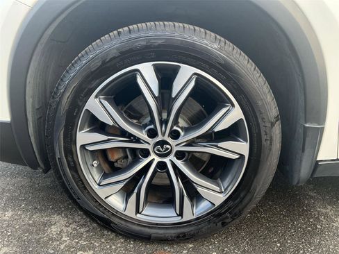 Used 2018 INFINITI QX30 Premium w/ Cargo Package image 9