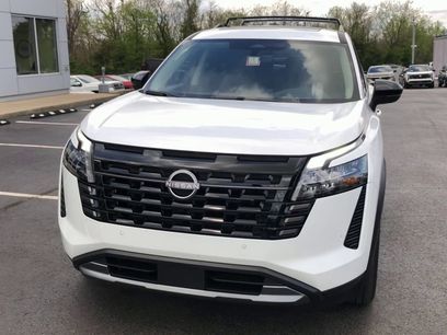 New 2026 Nissan Pathfinder Platinum w/ Cargo Package