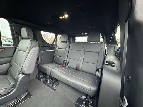 Used 2025 GMC Yukon XL Denali w/ Sun & Power Step Package image 8