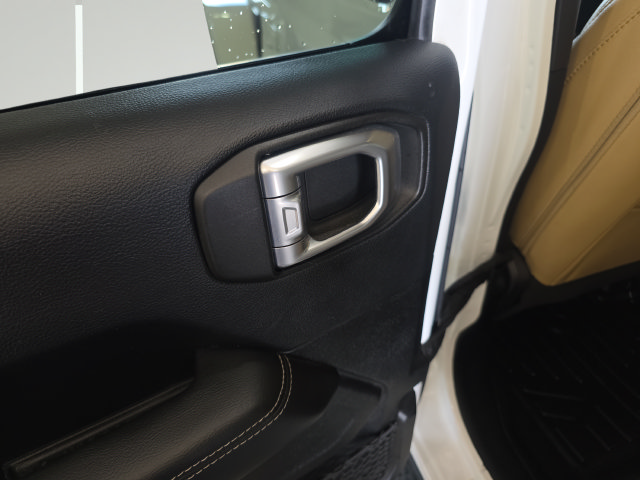 Used 2019 Jeep Wrangler Unlimited Sahara AWD/4WD image 24