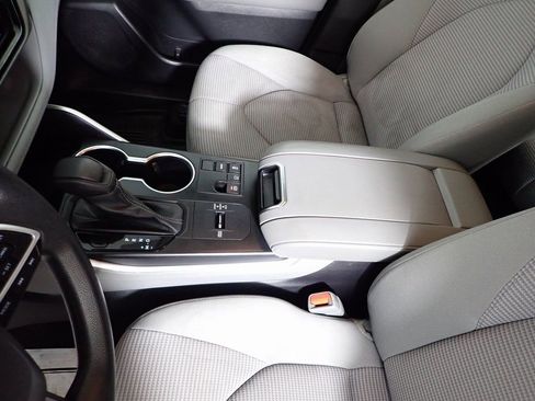 Used 2023 Toyota Highlander L FWD image 27