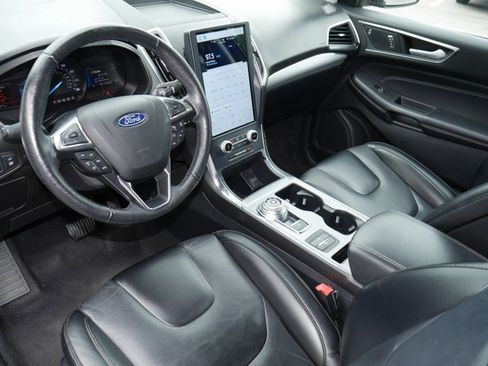 Used 2022 Ford Edge Titanium image 16