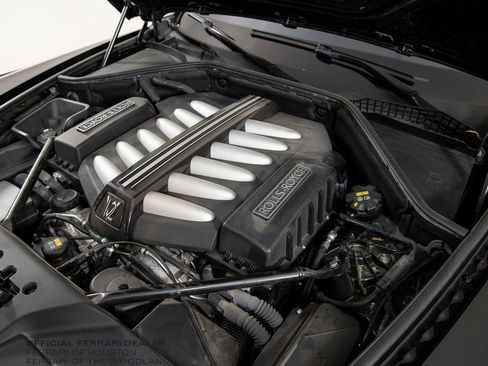 Used 2018 Rolls-Royce Dawn RWD image 37