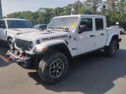 Used 2024 Jeep Gladiator Rubicon AWD/4WD image 4