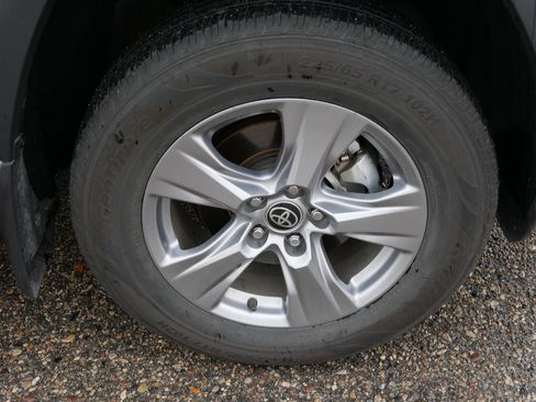 Used 2022 Toyota RAV4 XLE w/ Convenience Package image 15