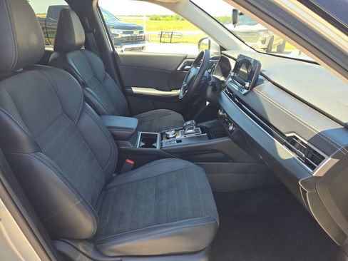 Used 2024 Mitsubishi Outlander AWD image 25