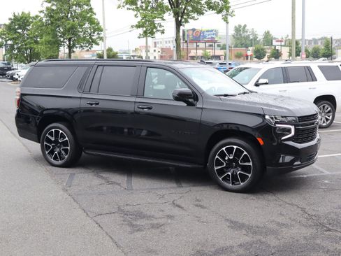 Used 2024 Chevrolet Suburban RST w/ Luxury Package AWD/4WD image 2