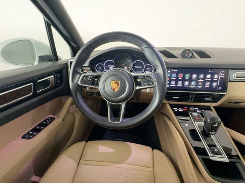Used 2023 Porsche Cayenne image 27