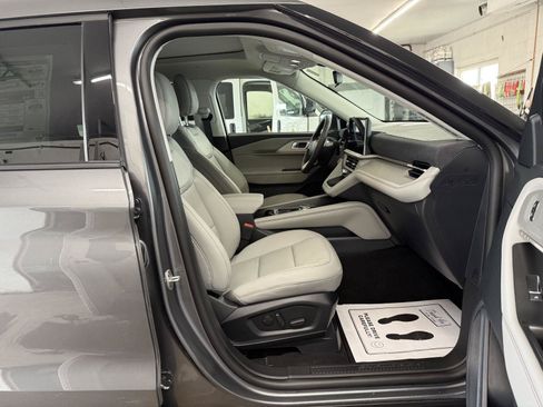 New 2026 Ford Explorer Active w/ Active Comfort Package AWD/4WD image 17