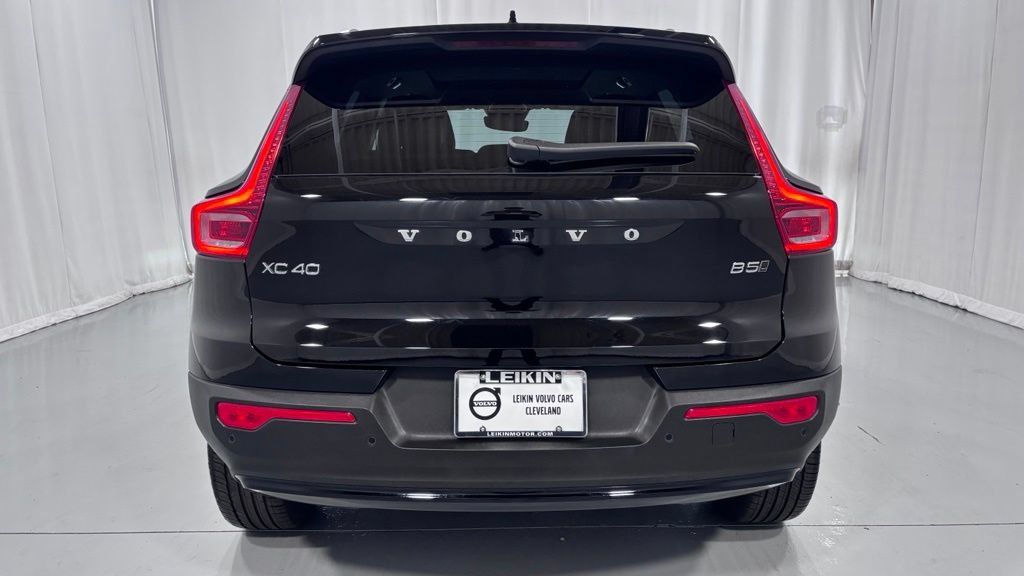Certified 2026 Volvo XC40 B5 Plus AWD/4WD image 7