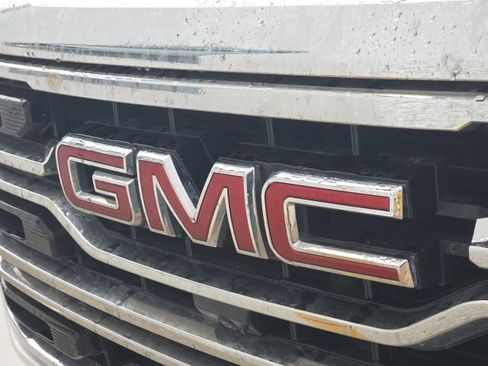 Used 2024 GMC Sierra 1500 SLT w/ SLT Premium Plus Package AWD/4WD image 9