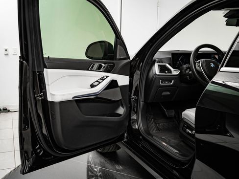 Used 2024 BMW X7 xDrive40i image 22