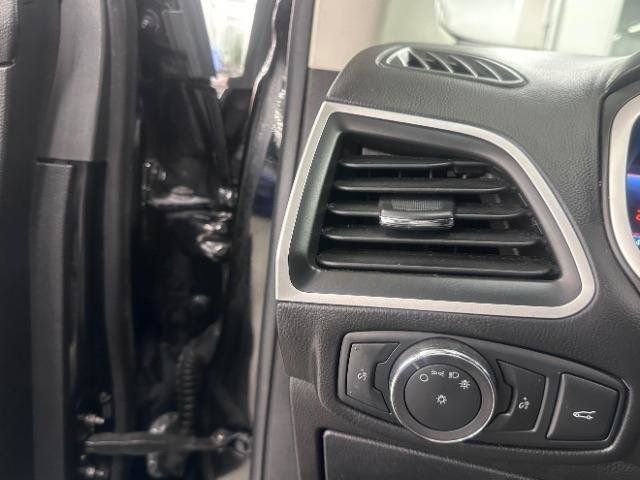 Used 2017 Ford Edge SEL w/ Equipment Group 201A AWD/4WD image 27